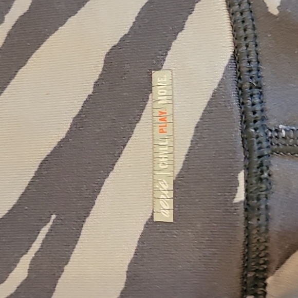 Aerie Chill. Play. Move. Ombre Zebra Leggings - sz Large - Picture 5 of 6